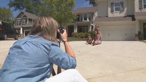 Smyrna photographer donates outdoor photo shoots for charity