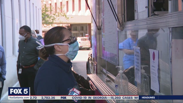 Food trucks draws workers from the front lines to the lunch line