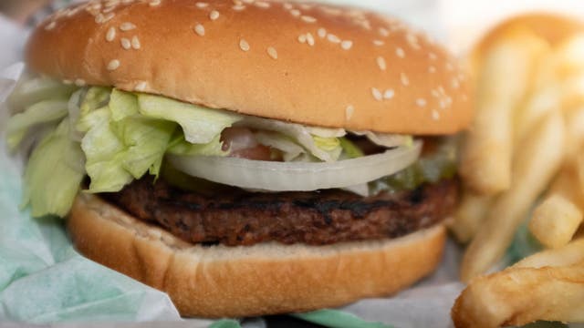 Burger King France gives instructions for making a Whopper using store-bought ingredients