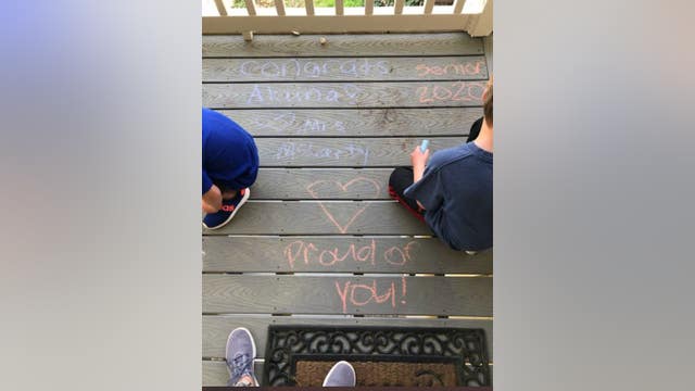 Cobb County teacher sending messages of hope to senior students