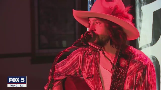 Musicians using 'live stream' concerts to make a living during coronavirus pandemic