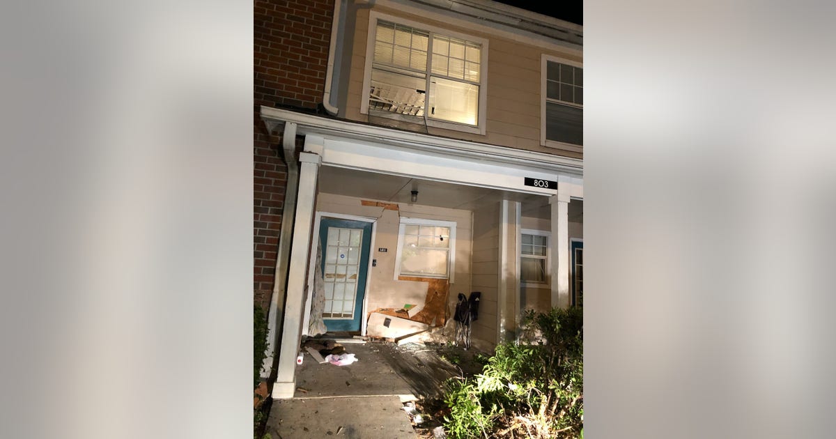 Car crashes into northwest Atlanta home with family inside | FOX 5 Atlanta