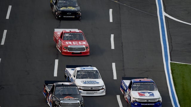 Elliott takes a bow as he ends Busch's win streak, collects $100,000 bounty