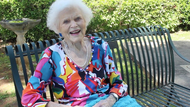 99-year-old Georgia woman knits face masks