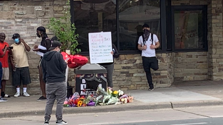 Protesters-begin.jpg