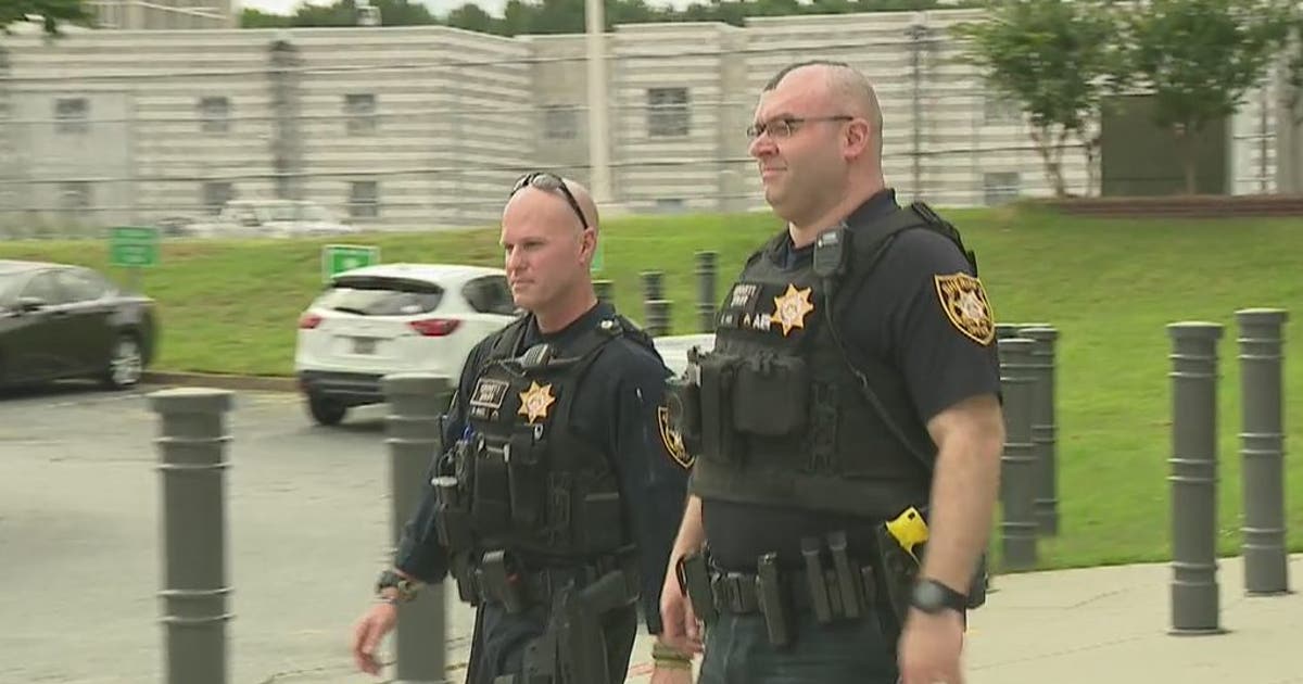 2 Gwinnett County deputies help recovering addict | FOX 5 Atlanta