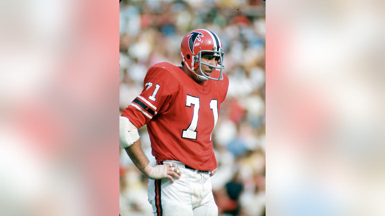 Longtime Atlanta Falcons DE John Zook dies at age 72