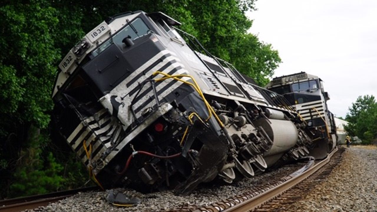 Major traffic delays after train derails in downtown Duluth FOX 5 Atlanta