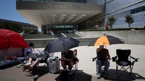 Heat, virus no deterrent for Trump fans camped outside Tulsa arena