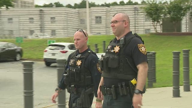 2 Gwinnett County deputies help recovering addict