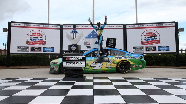 Harvick cruises with another dominant performance in Atlanta