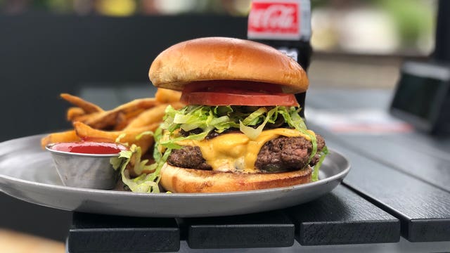 Burgers with Buck: Roc South Cuisine & Cocktail