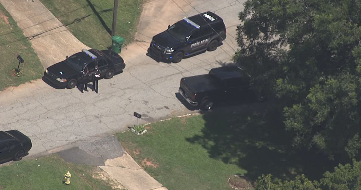 Man killed in shooting outside DeKalb County home | FOX 5 Atlanta