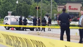 Police: 1 dead, 2 injured after shooting at SW Atlanta apartment complex