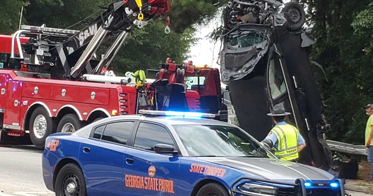 High-speed chase ends with 2 overturned vehicles in Atlanta | FOX 5 Atlanta