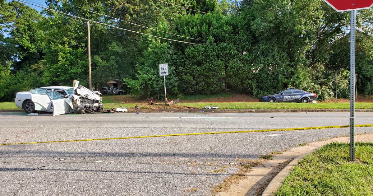 DeKalb County police officer injured in multiple car wreck | FOX 5 Atlanta