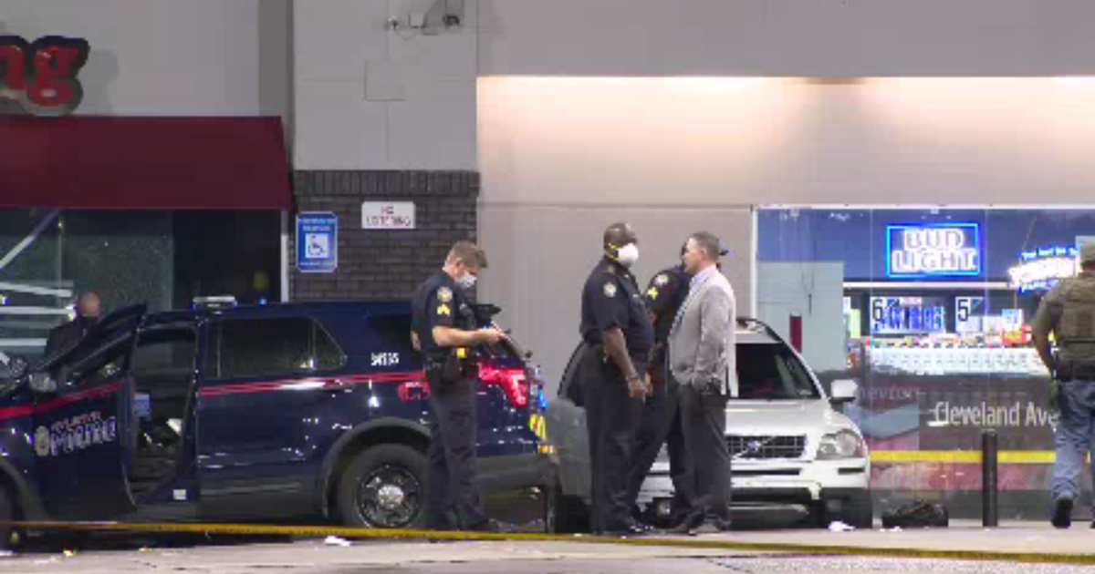 Police: 2 men shot at southwest Atlanta gas station | FOX 5 Atlanta