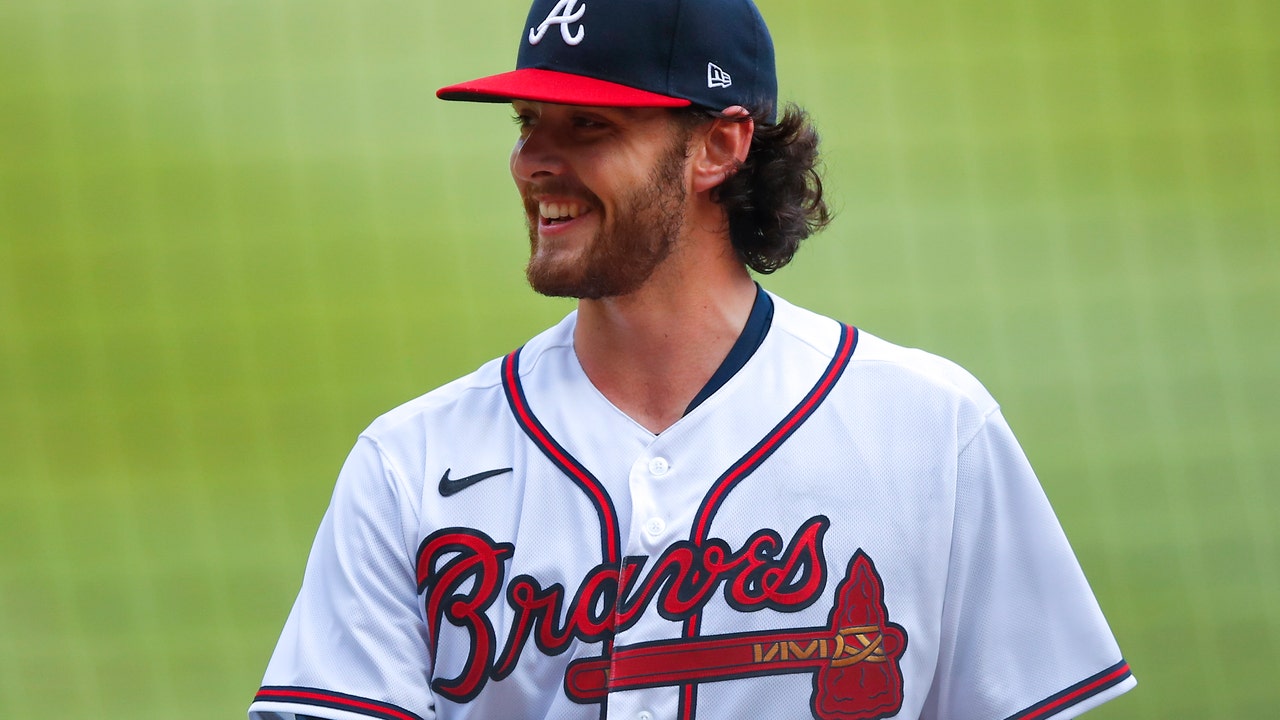 Nick Markakis of the Atlanta Braves heads to the dugout during the