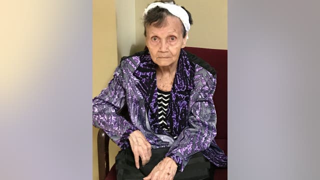 Woodstock police need help identifying elderly woman