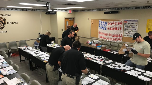 Hundreds of pieces of stolen mail, 14 packages found in the backseat of a car