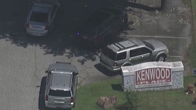 Deputies say pawn shop owner fights back against armed robber