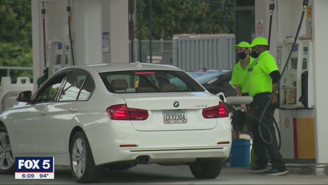 New business has attendants pump your gas for you