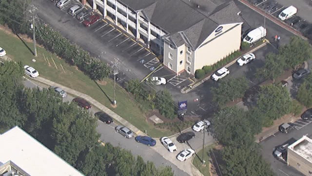 Police: Man shot in Gwinnett County extended stay hotel parking lot dies