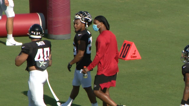 Gurley, Mack sit out Falcons' first practice in full pads
