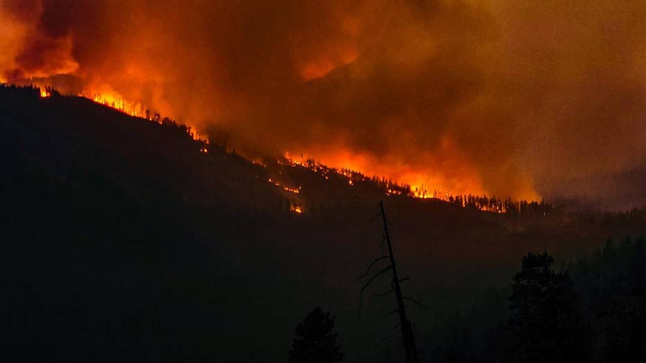 lionshead-fire-oregon-night.jpeg.jpg