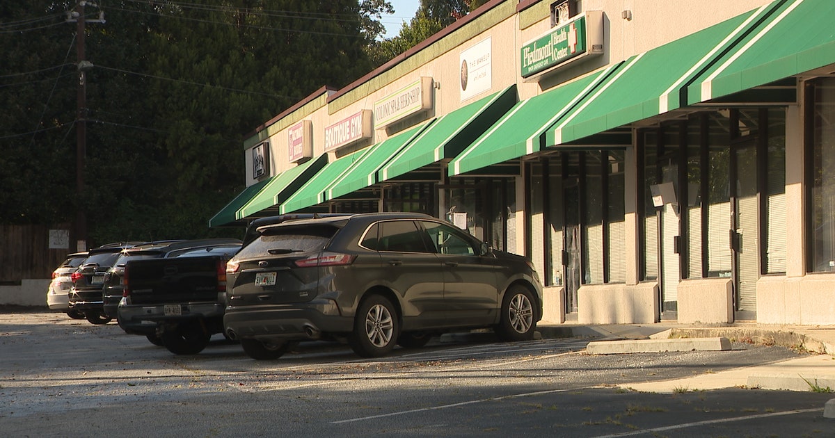 Thieves smash windows of several stores in Atlanta strip mall | FOX 5 ...