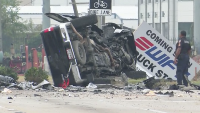 3 dead, 2 injured after multiple car crash in Harris County