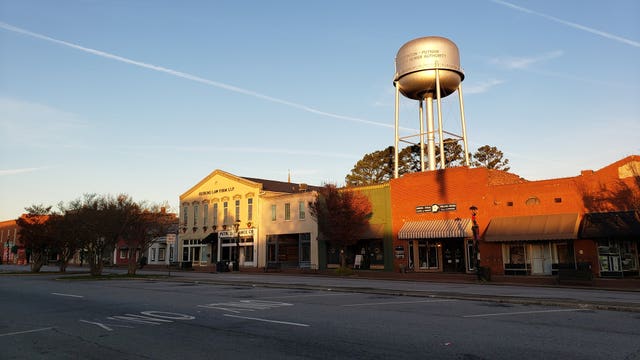 Pair of exhibits in Eatonton commemorate WWII end
