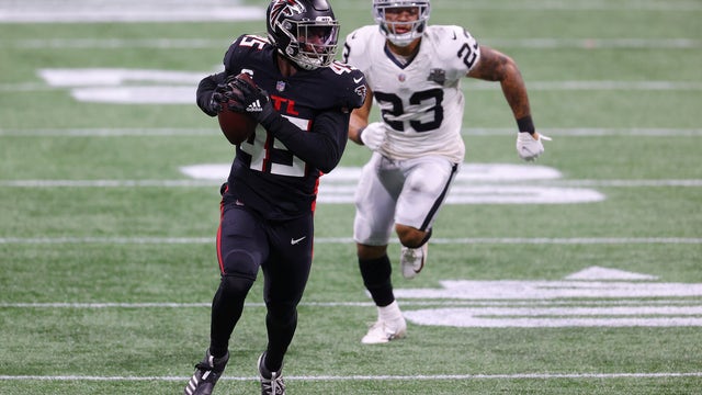Jones returns pick for TD, Falcons rout Carr, Raiders 43-6