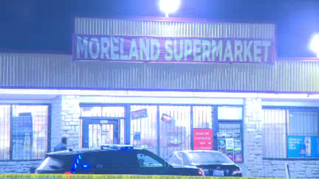 Man shot in head at southeast Atlanta grocery store dies, police say