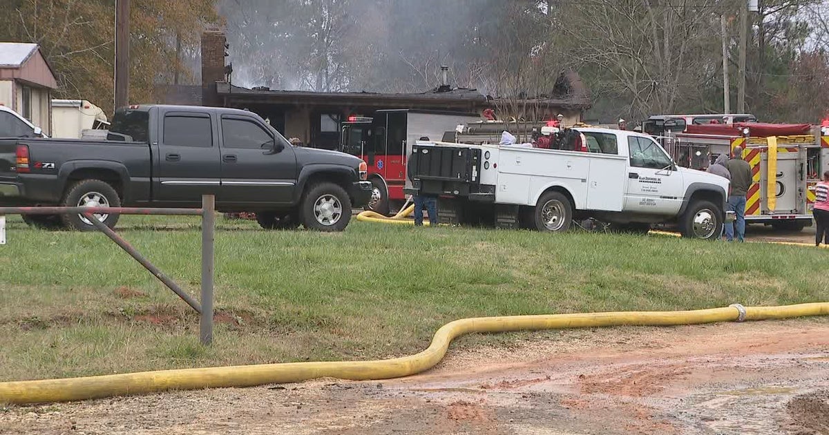 2 dead, 1 critical after Barrow County house fire | FOX 5 Atlanta