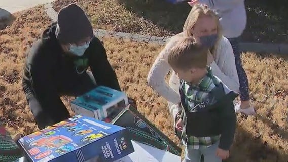 Exotic car club surprises family with special Christmas delivery