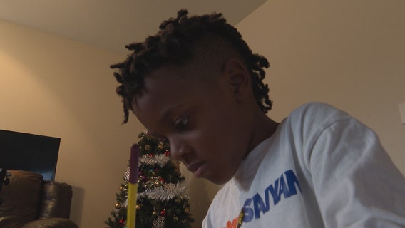 Cartersville first-grader signs contract to illustrate a book