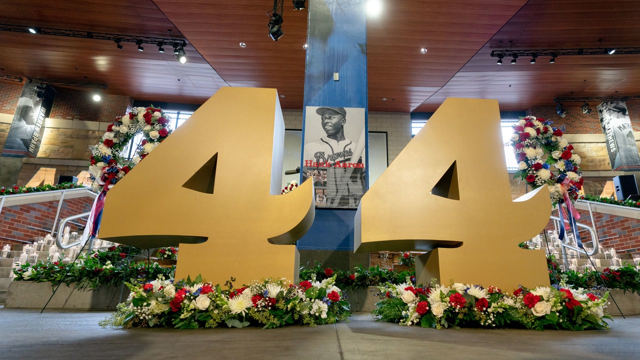 Hank Aaron hearse stops at homerun marker to South View Cemetery