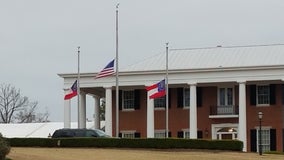 Georgia, Alabama lower flags to honor Hank Aaron