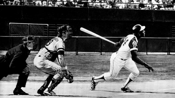 Tributes pour in honoring the legendary Hank Aaron