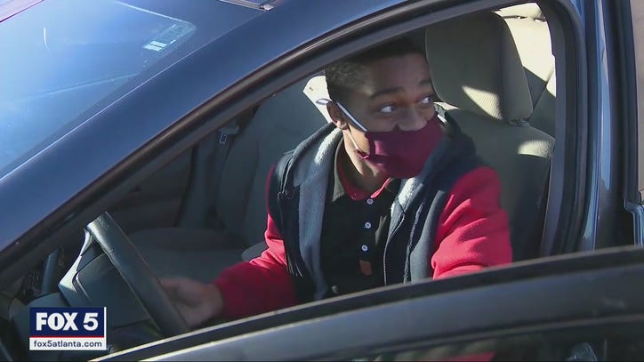 Woman gifts car to teen who had to walk 7 miles to work each day - Vimarsana News