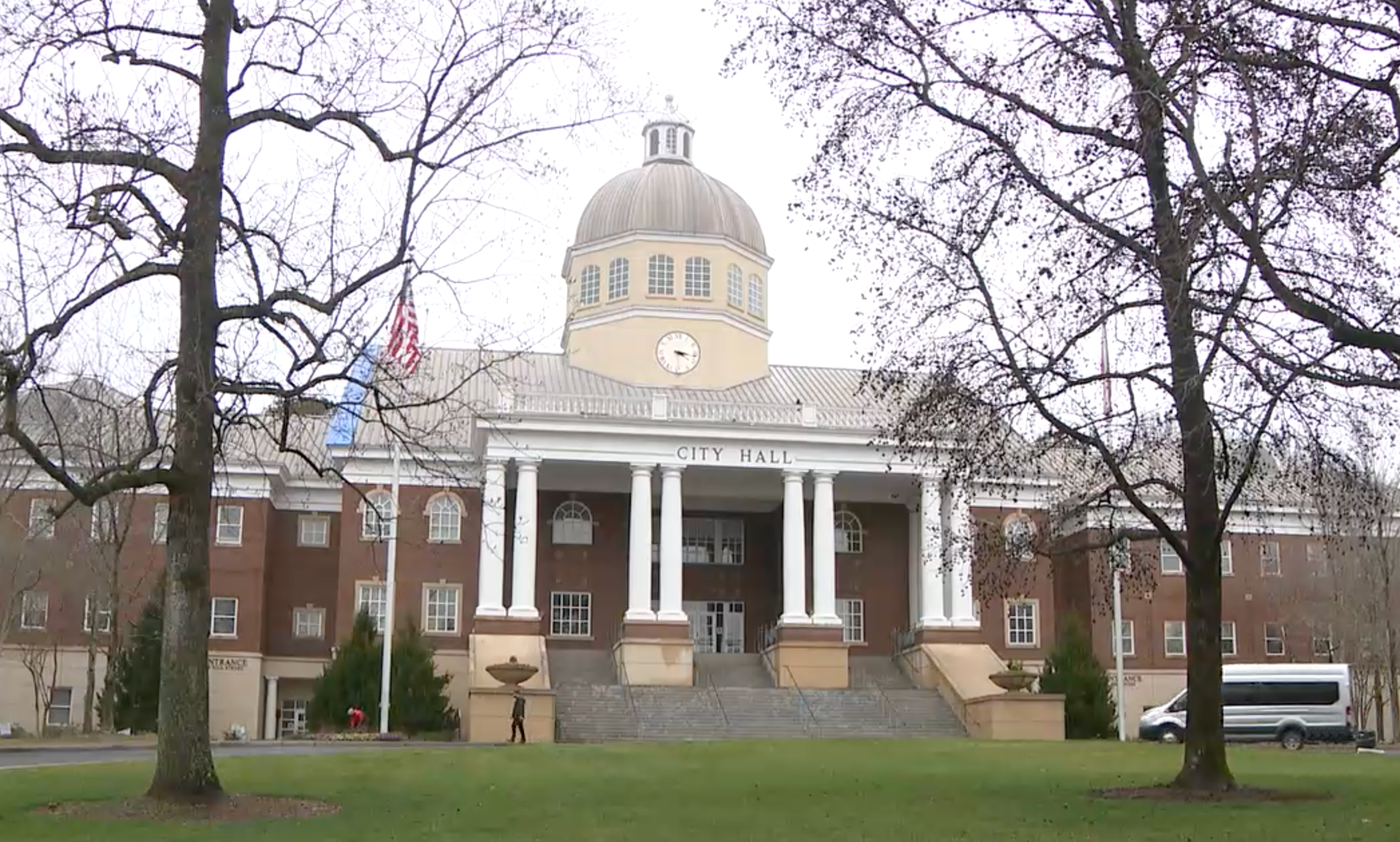 Why Roswell is waiving fees at its new parking deck