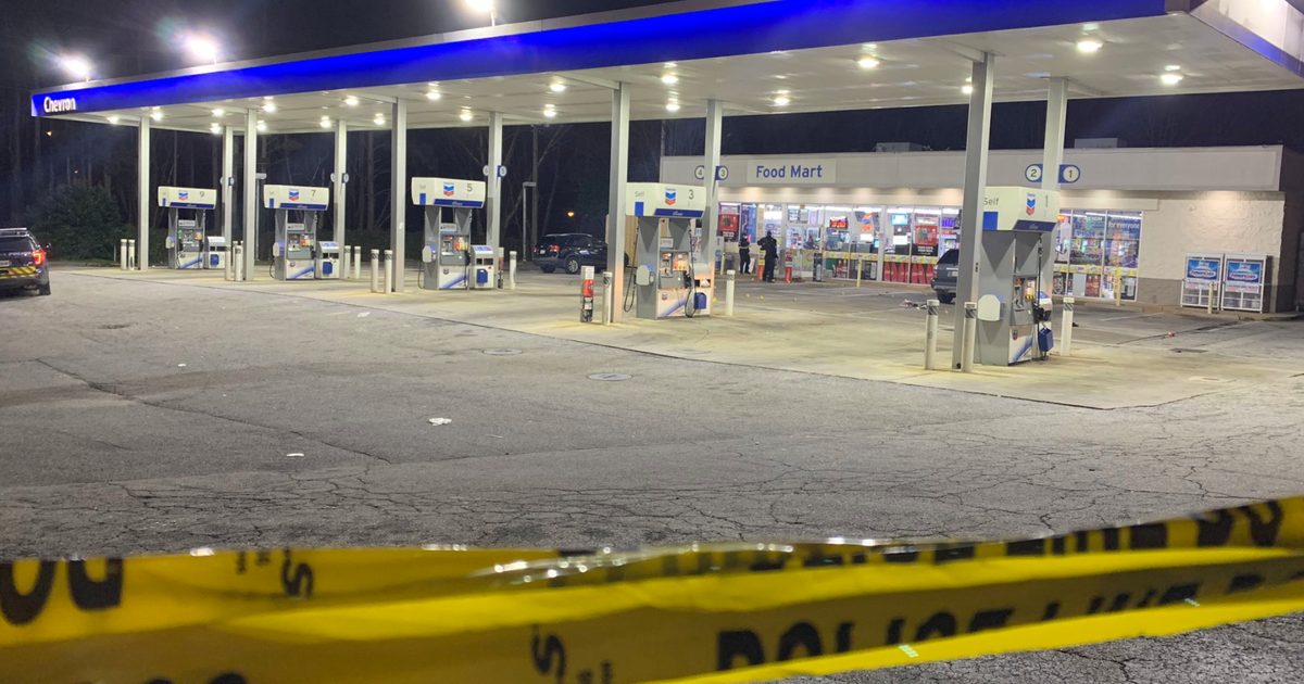 Gas station gun battle ends with 1 dead, 1 hospitalized | FOX 5 Atlanta