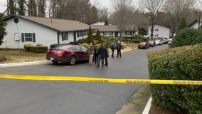 Police investigate deadly shooting at Peachtree Corners apartment entrance