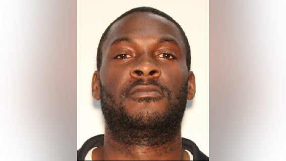 Gwinnett police search for suspect who stole $60k from a parked car