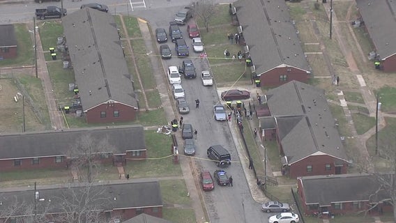 2 injured, 1 in custody following shooting in Newnan
