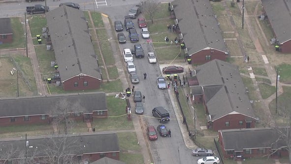 1 injured, 1 in custody following shooting in Newnan