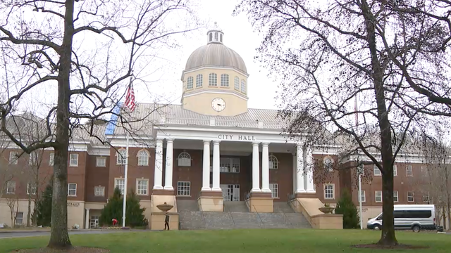 Why Roswell is waiving fees at its new parking deck