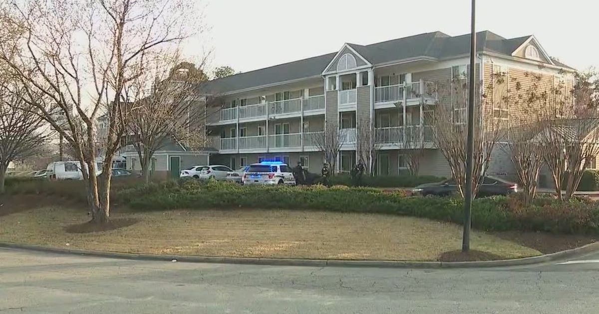 Police seek gunman in Chamblee motel shooting | FOX 5 Atlanta