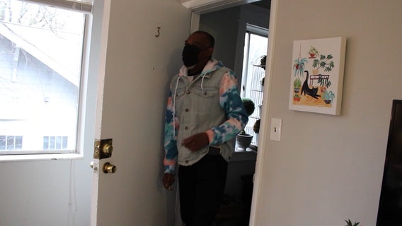 Generosity of strangers helps man and his cat find a new home